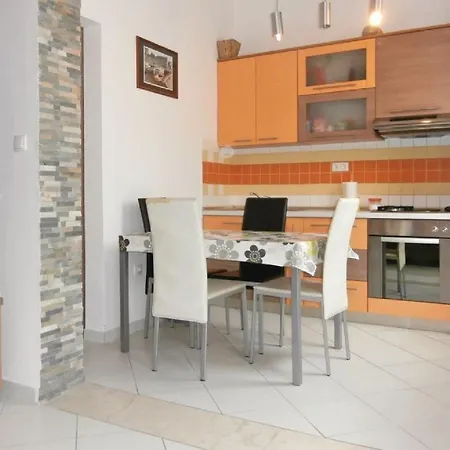 Roko St Apartment